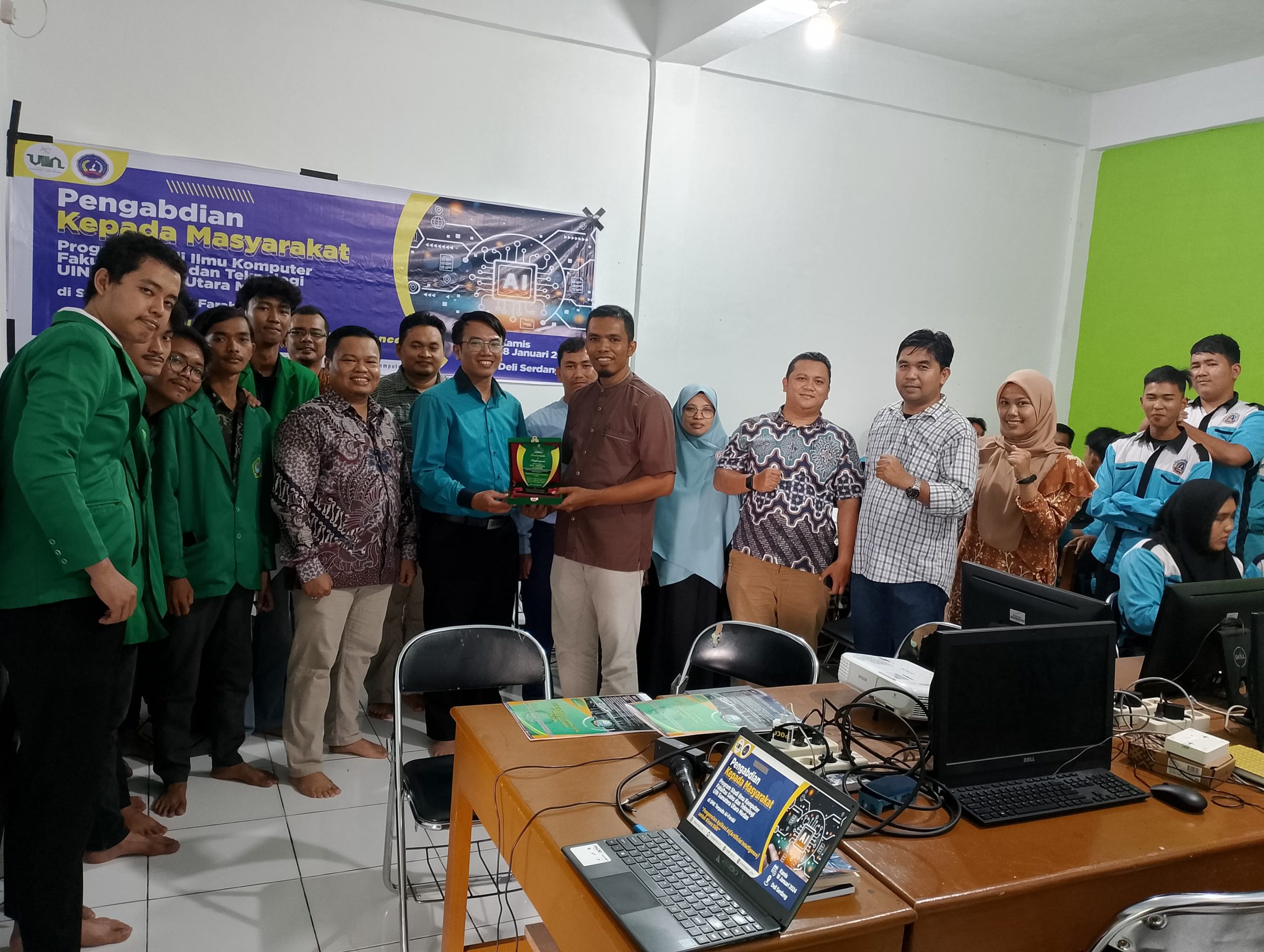 PkM Program Studi Ilmu Komputer Di SMK Terpadu Al Farabi Tanjung